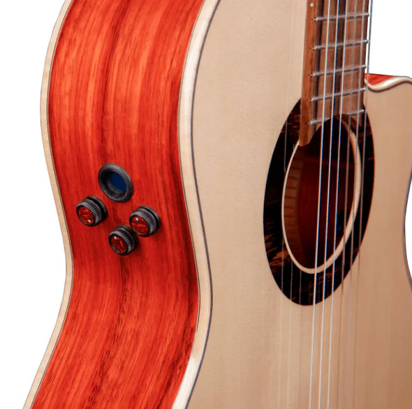 GUITCLAALH119_h.jpg